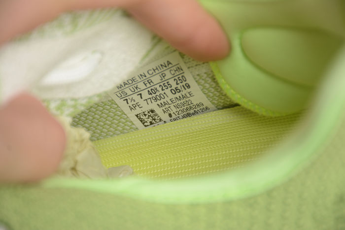 Yeezy Boost 350 V2 Apple Green ZZ96SN