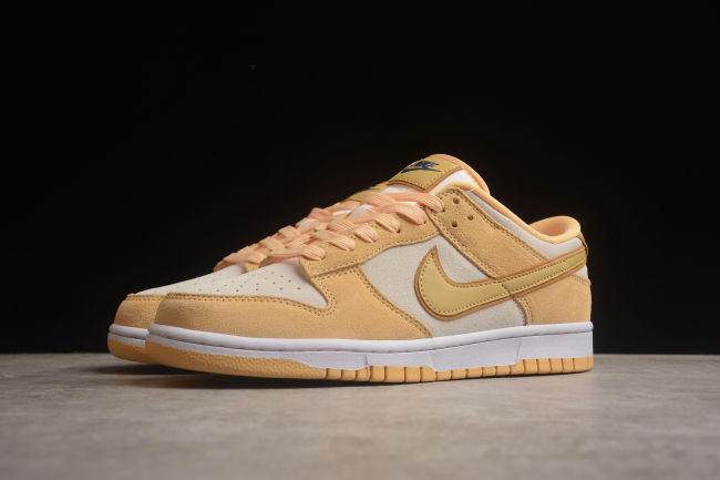 SB Dunk Low Gold Suede DV7411 200