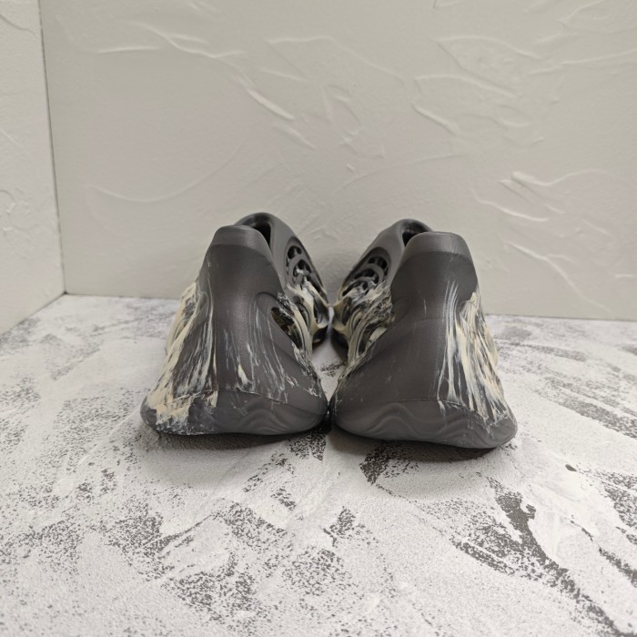 adidas Yeezy Foam Runner Sulfur Non-slip