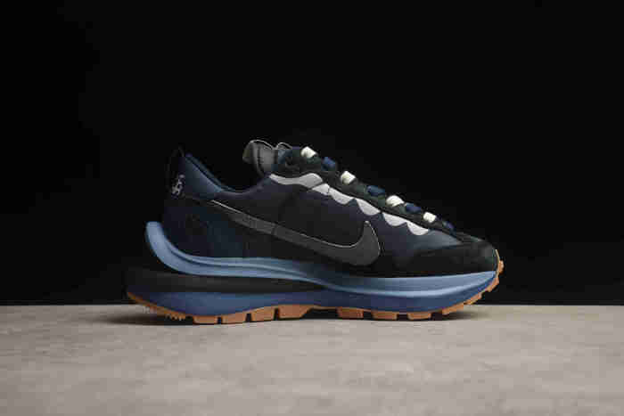 Sacai x Nike Vaporwaffle DD1875-700