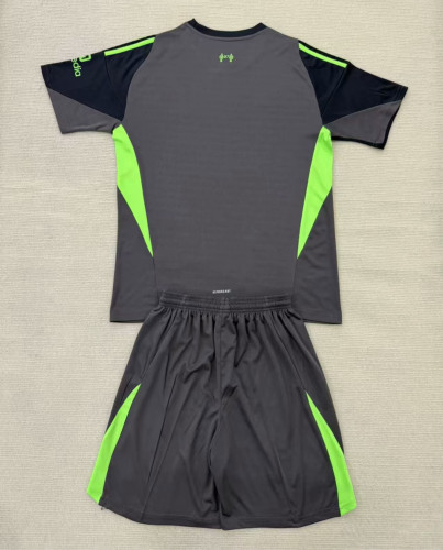 Liverpool Goalkeeper Kids Suit 25/26