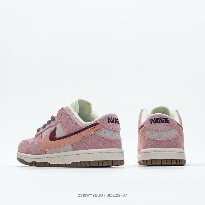 Nike SB Dunk Low Kids Low-Top Sneakers Christmas Double Hook Suede Retro White Red