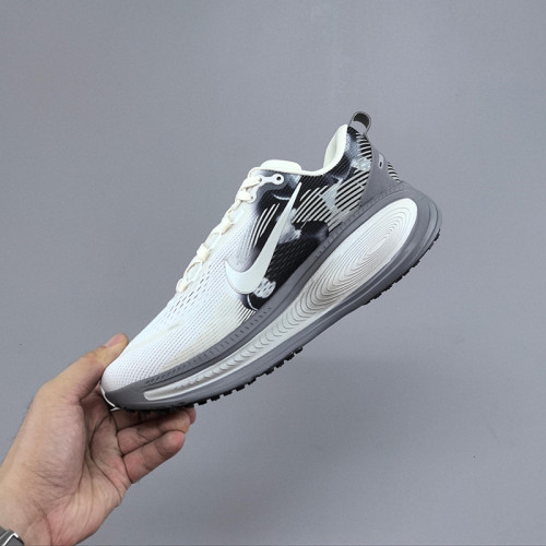 Nike Vomero 18 GTX Men's Road Running Shoes