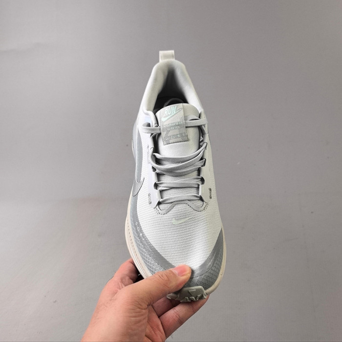 Nike Vomero 18 GTX Men's Road Running Shoes