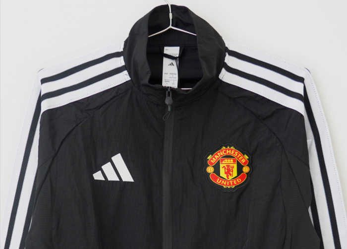 Manchester United Black Training Windbreaker 2026