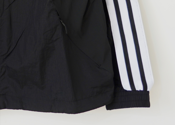 Manchester United Black Training Windbreaker 2026