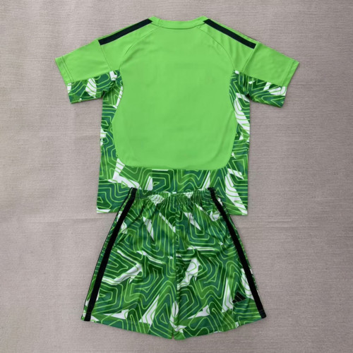 Leeds United Green Goalkeeper Kids Suit 26/27
